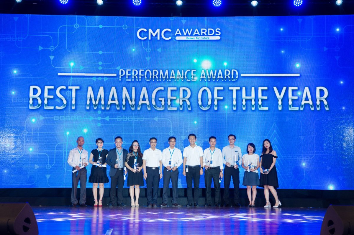"CMC Awards" đêm vinh danh ngập tràn cảm xúc của người CMC