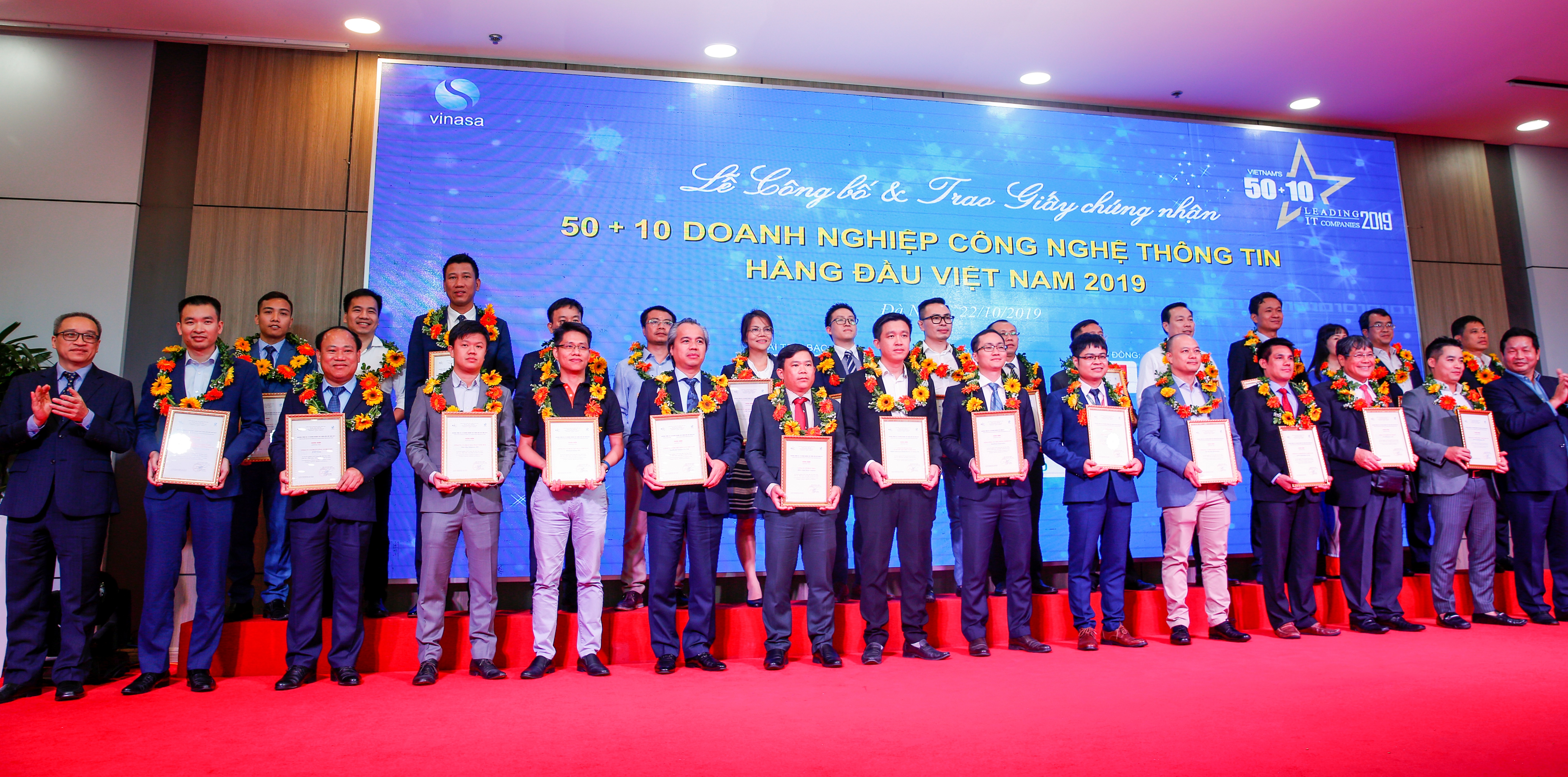 CMC awarded Top 50 IT enterprises in Vietnam and Enterprise with outstanding 4.0 products