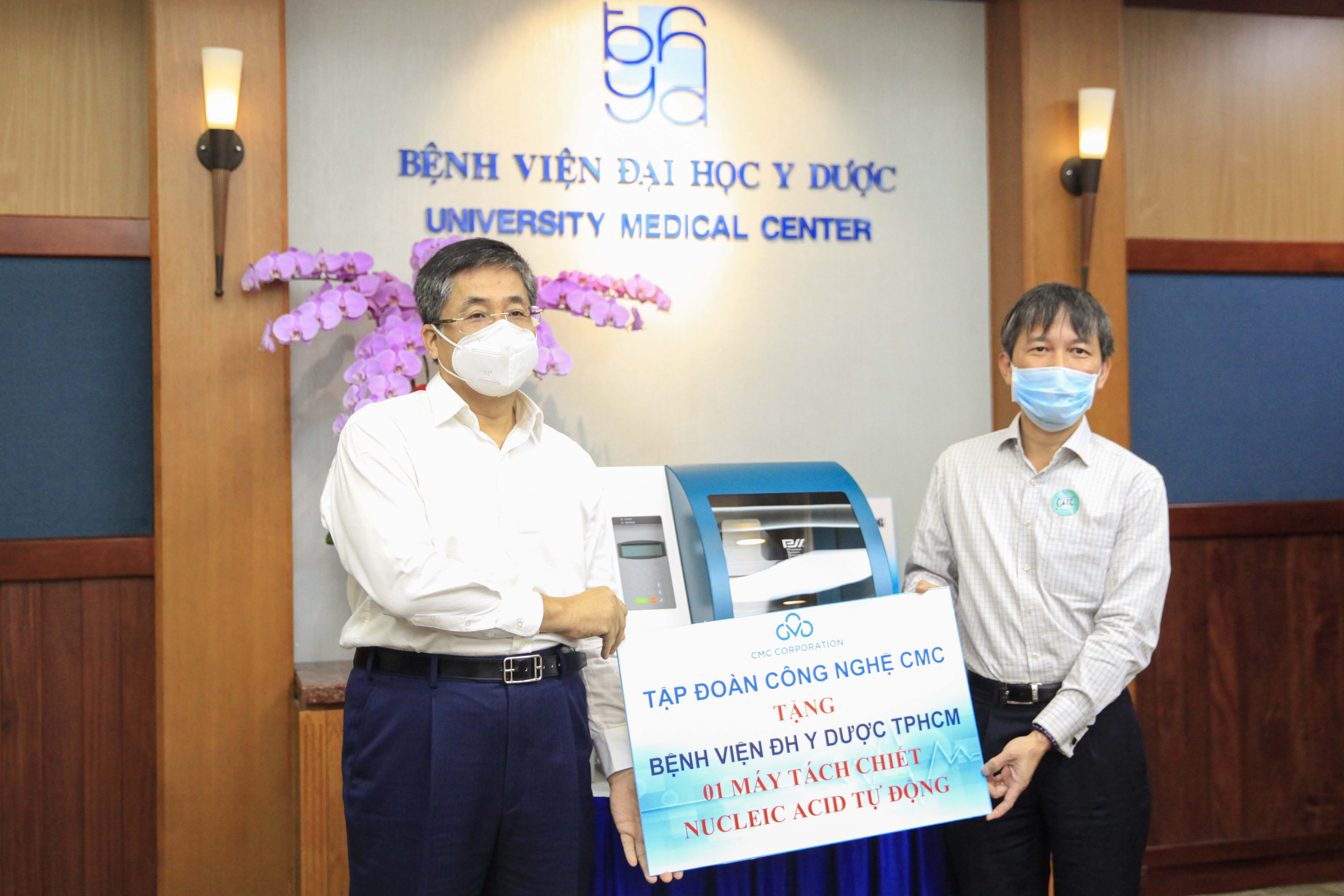 CMC donates COVID-19 testing equipment to Ho Chi Minh City University of Medicine and Pharmacy Hospital
